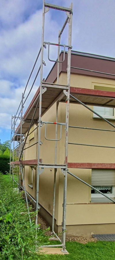 Gerüstbau auf einer Baustelle