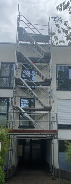 Fassadengerüst an einem Gebäude